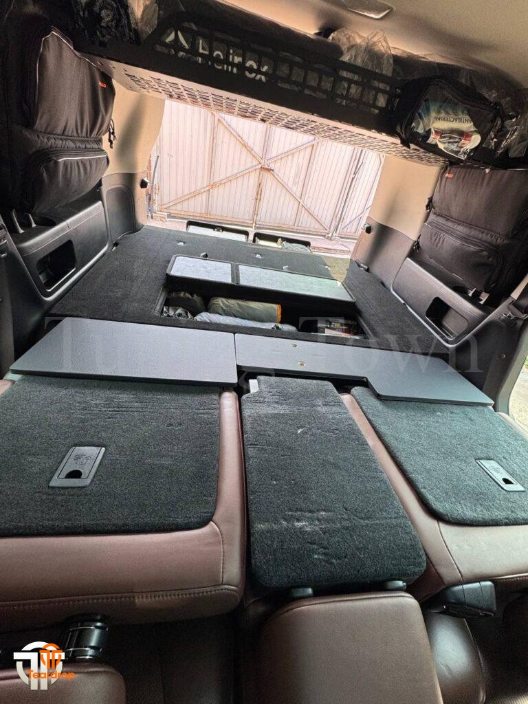 Спальне місце в Toyota Land Cruiser Prado 150 з органайзером